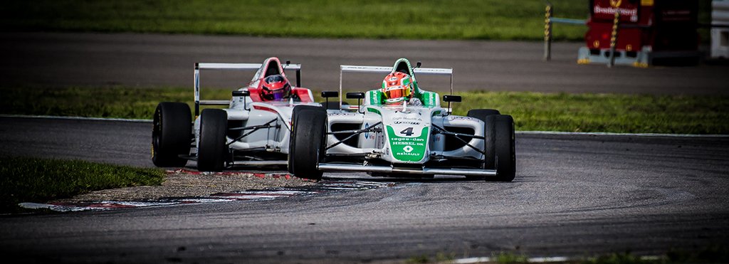 Der blev kørt tæt mellem de to teamkammerater. Kun 4/1000 sekund skilte dem i kvalifikationen
(Foto: Formel 4 Renault Danmark)